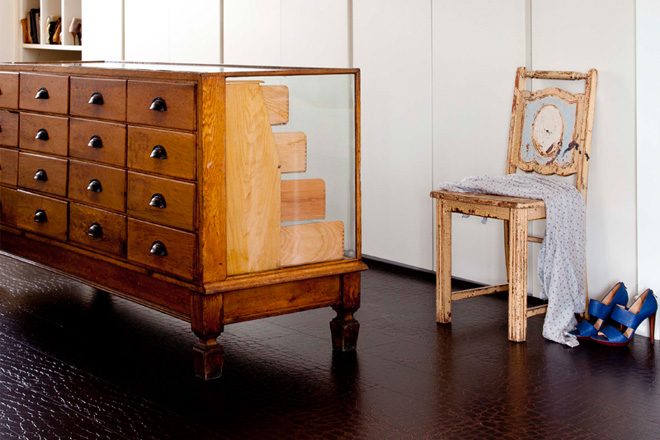 Granorte lays on the leather