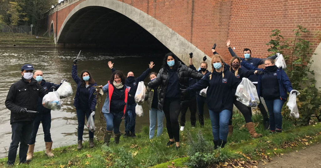 GROHE UK team tackles Thames’ plastic litter as part of LIXIL Community Month