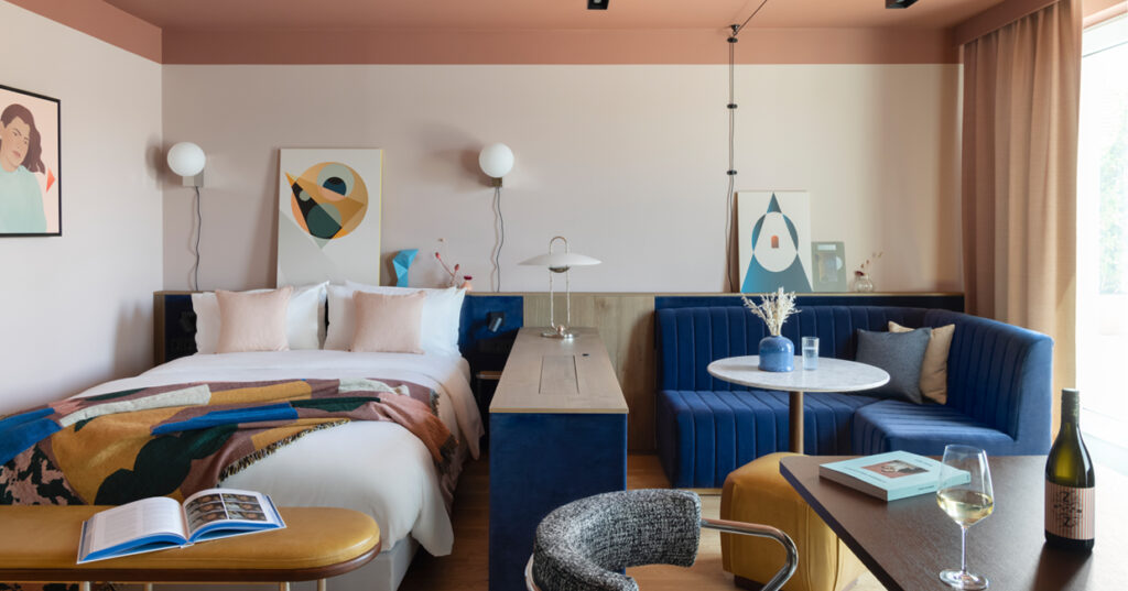 Schwan Locke opens in Munich