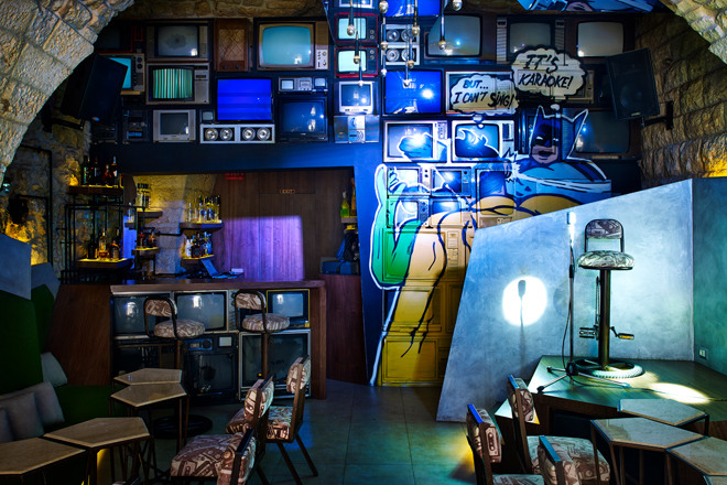 Vick Vanlian presents Micro Box