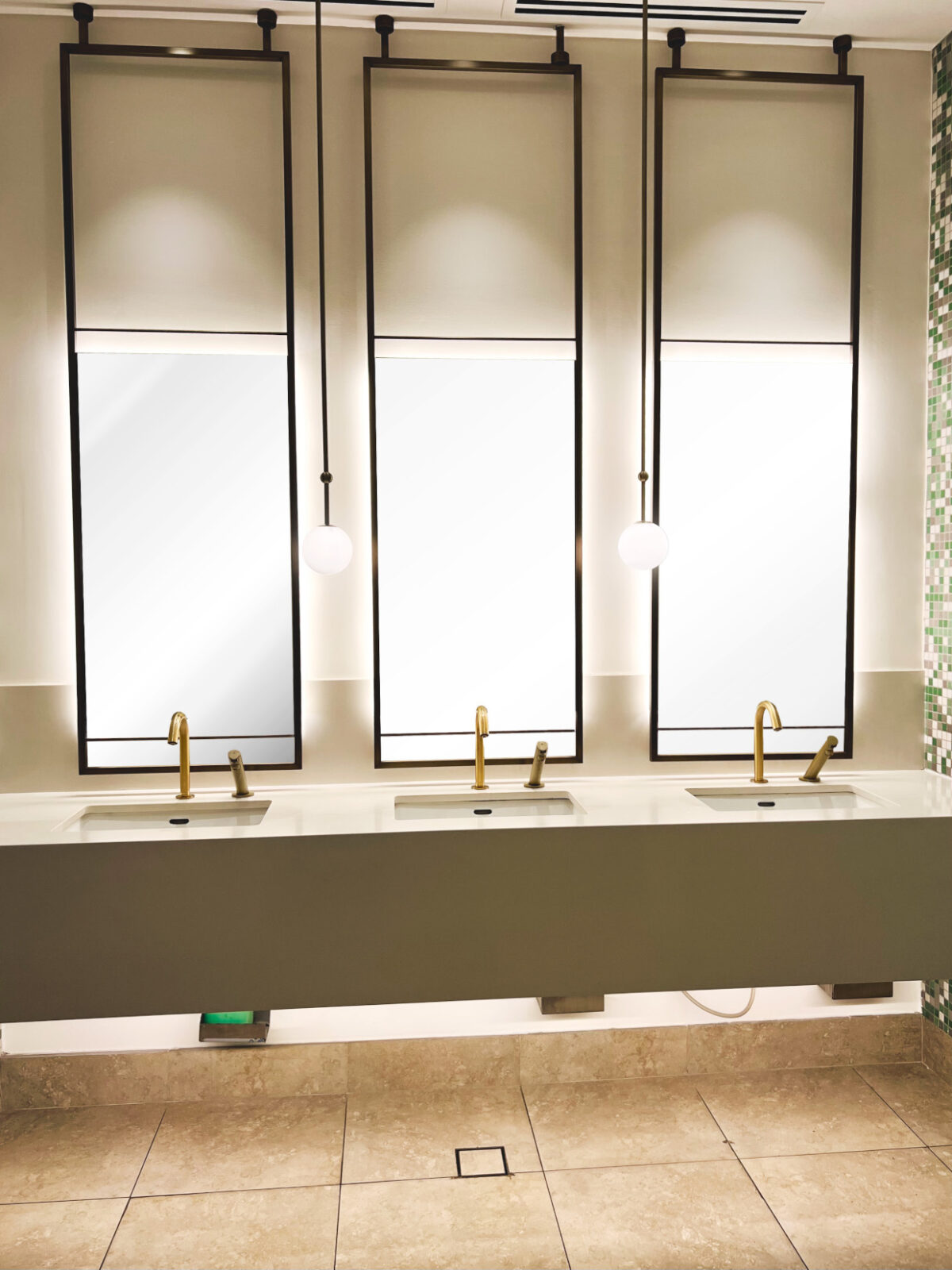 Warner Bros Hotel bathrooms team up with Sanipex Group | Hospitality ...
