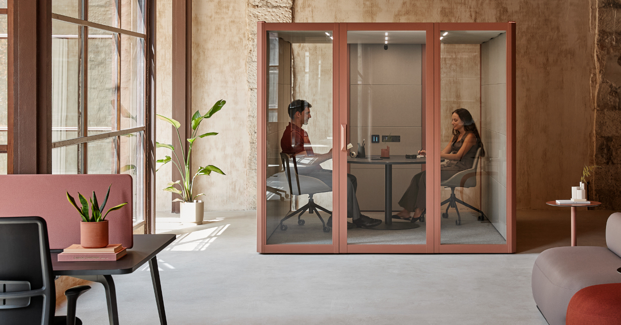 ACTIU launches Qyos V4 acoustic pods for flexible office environments